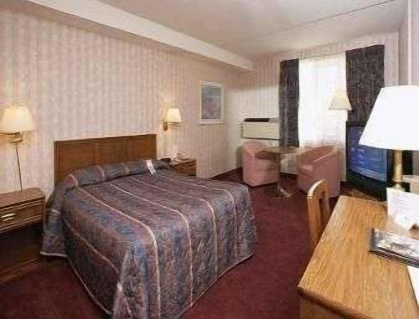 Travelodge By Wyndham Lundys Lane Niagara Falls