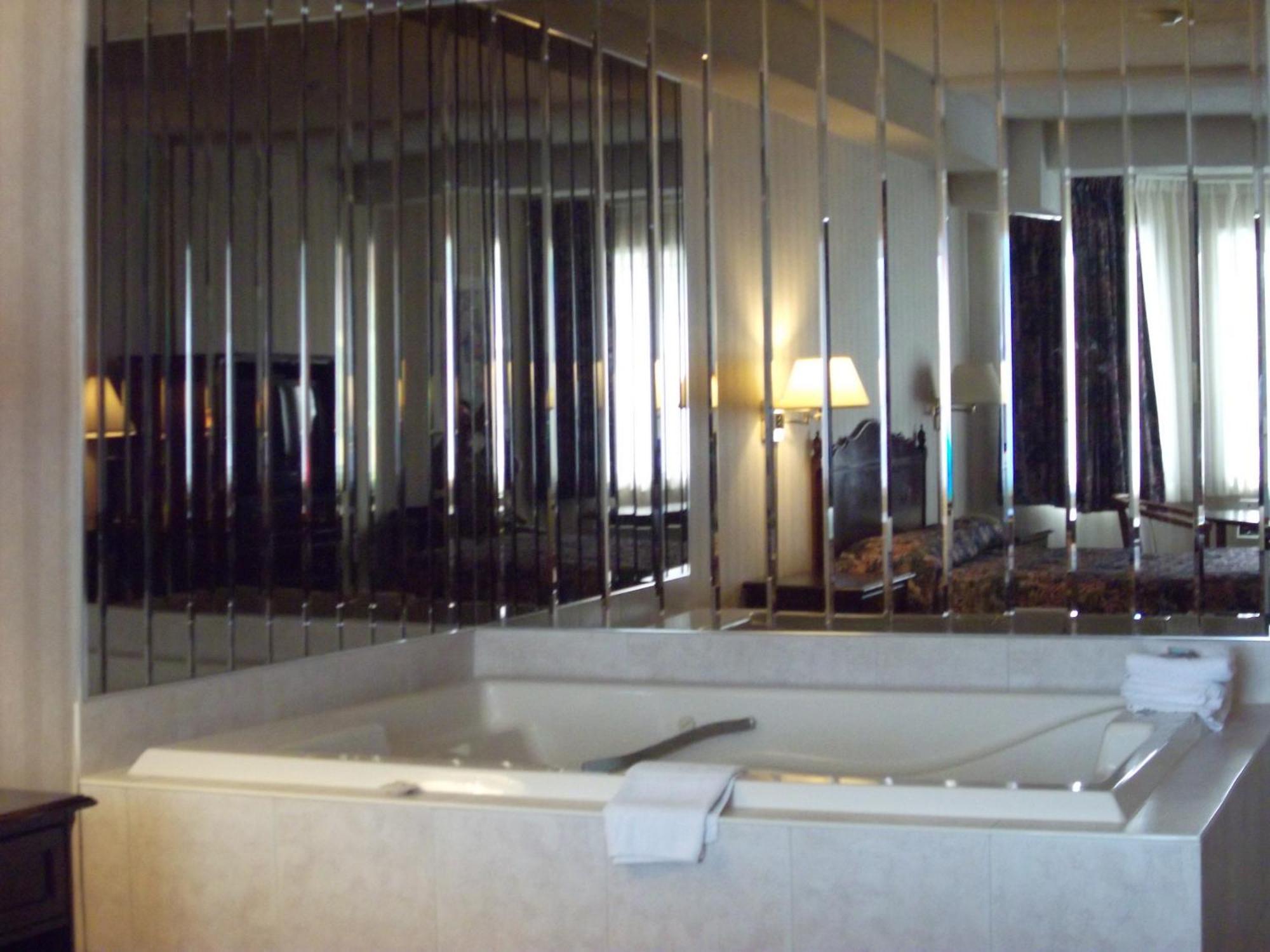 Travelodge By Wyndham Lundys Lane 3*