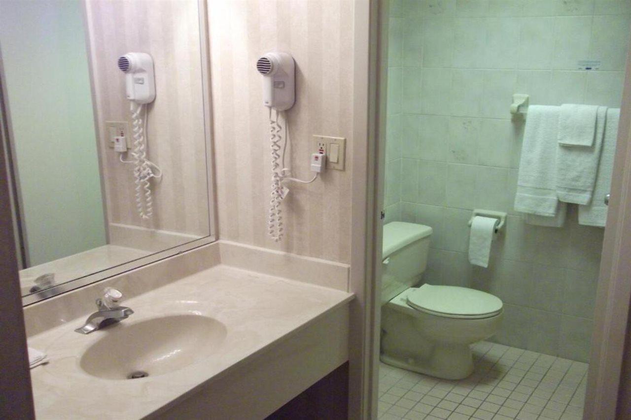 Travelodge By Wyndham Lundys Lane 3*