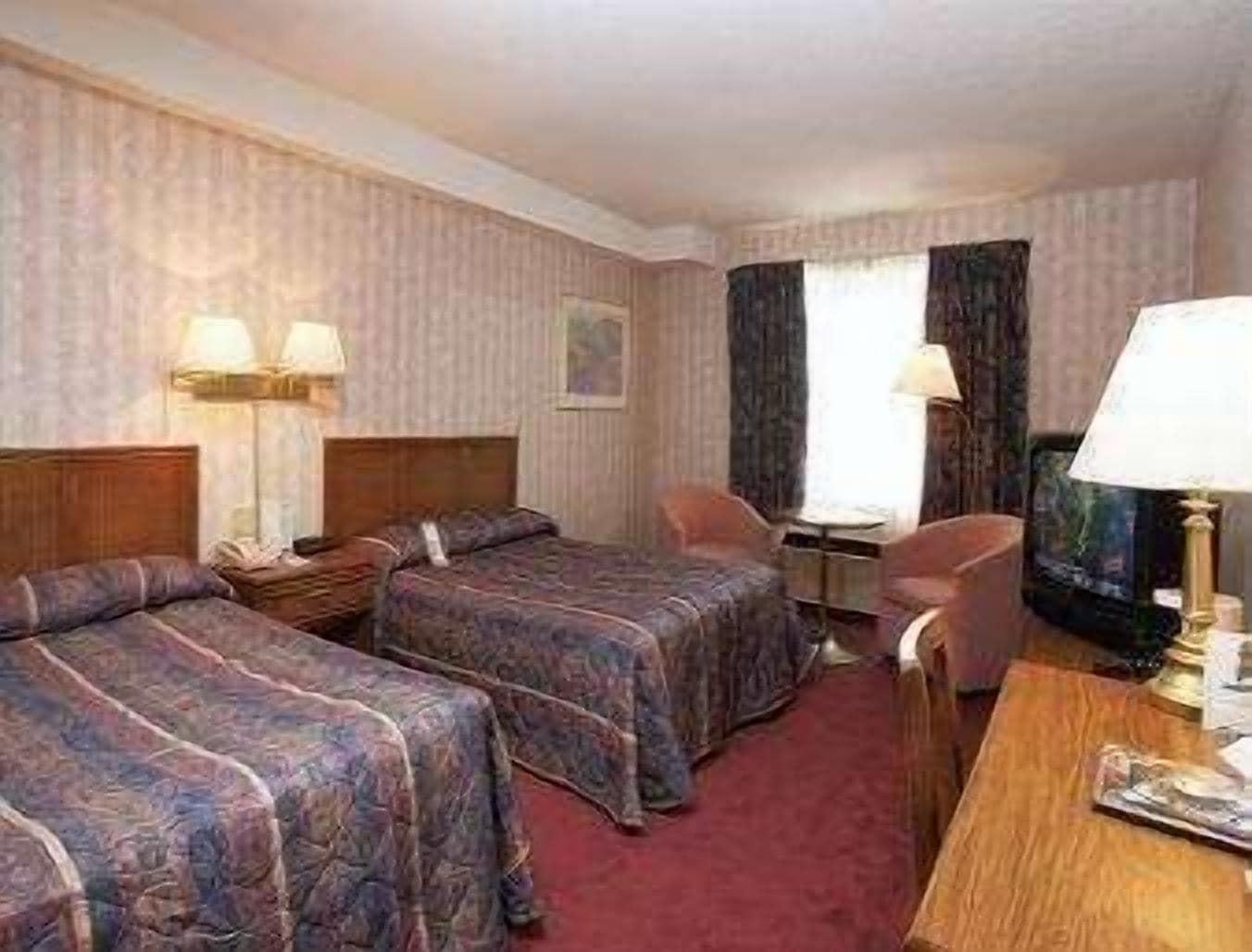 Travelodge By Wyndham Lundys Lane Hotel 3*