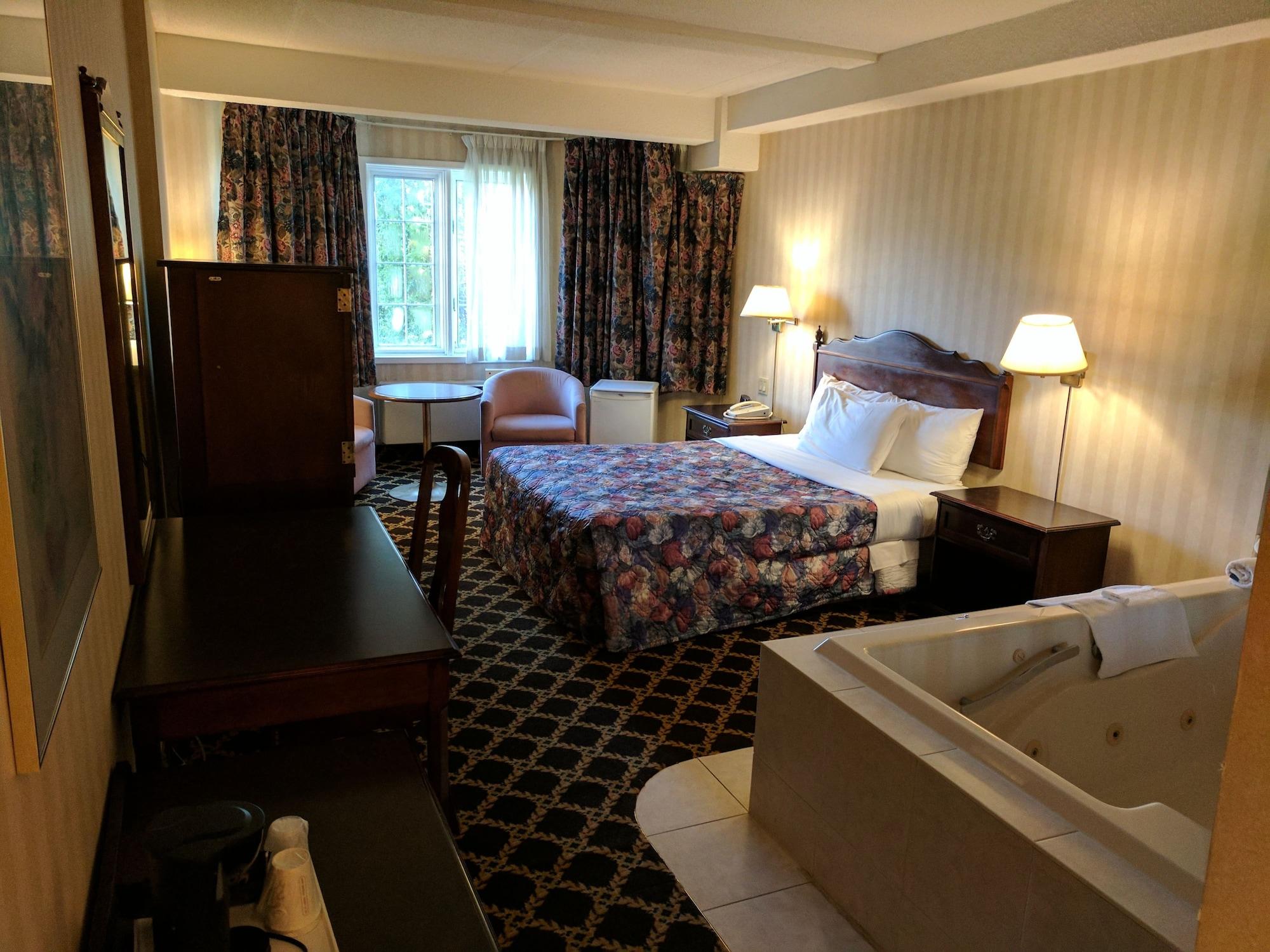 Travelodge By Wyndham Lundys Lane Hotel 3*