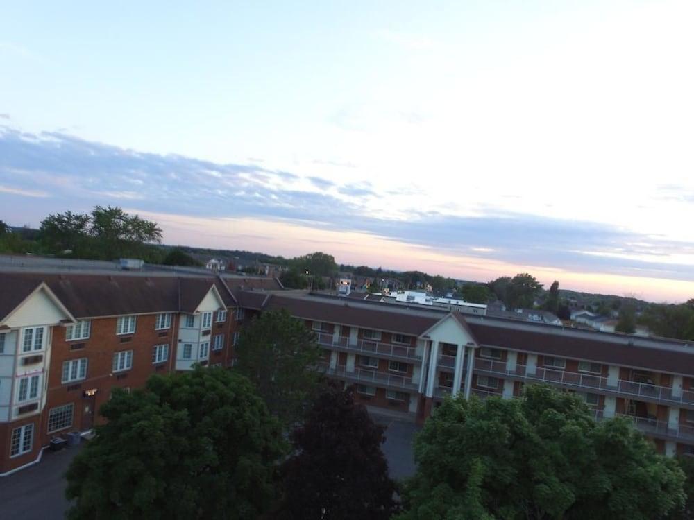 Travelodge By Wyndham Lundys Lane Hotel