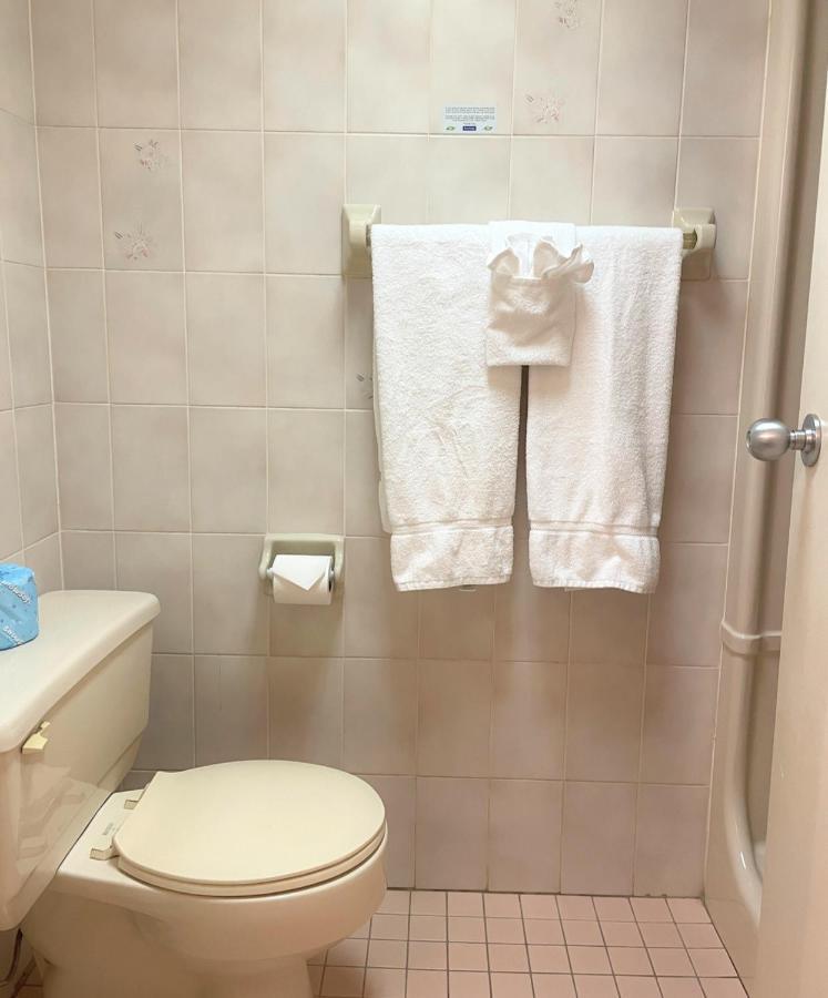 Travelodge By Wyndham Lundys Lane Hotel 3*