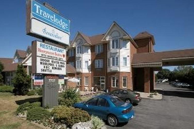 Travelodge By Wyndham Lundys Lane Niagara Falls
