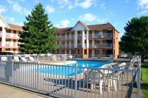 Hotel Travelodge By Wyndham Lundys Lane 3*