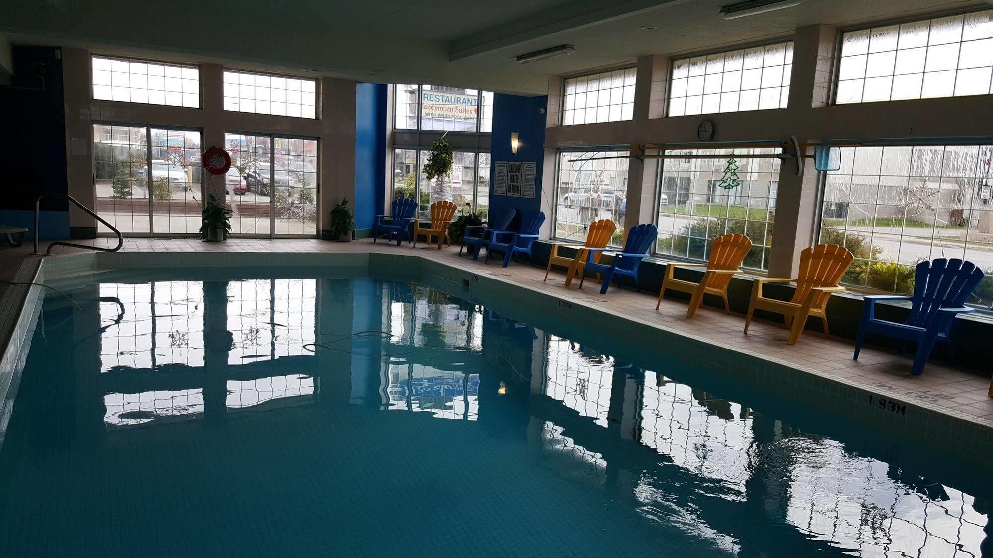 Hotel Travelodge By Wyndham Lundys Lane Niagara Falls